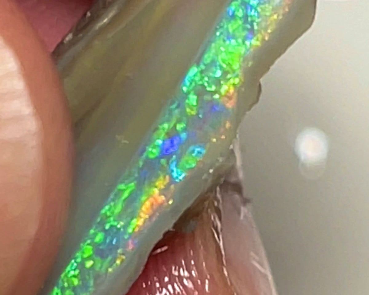 Lightning Ridge Cutters Super Select Seam rough to cut 8.50cts Just Look at that Amazing Bar ! Blocky Pattern Potential ? Super Bright Multifire Bling ? 17.000 x 10.000 x 7.000 mm NEW965