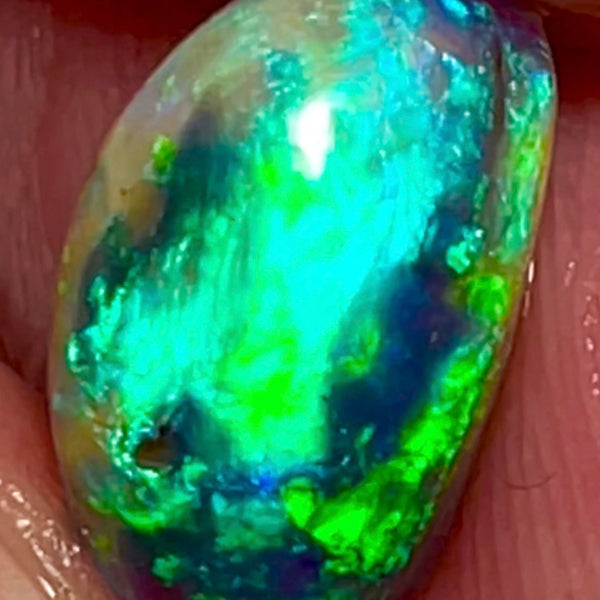 High Dome Pea knobby rub rough preform 3.90cts Total Stunner Bright Vibrant Green/Yellow/Dominant fires on N2-N3 body tone 14.00 x 8.00 x 5.00 mm NEW927
