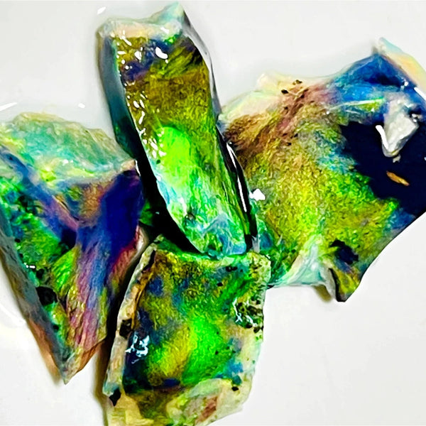 Mulga Black Candy Seam opal parcel 10.5cts Red & Green Dominant Multifires to cut 15x12x2.5mm to 12x8x4mm NSW021
