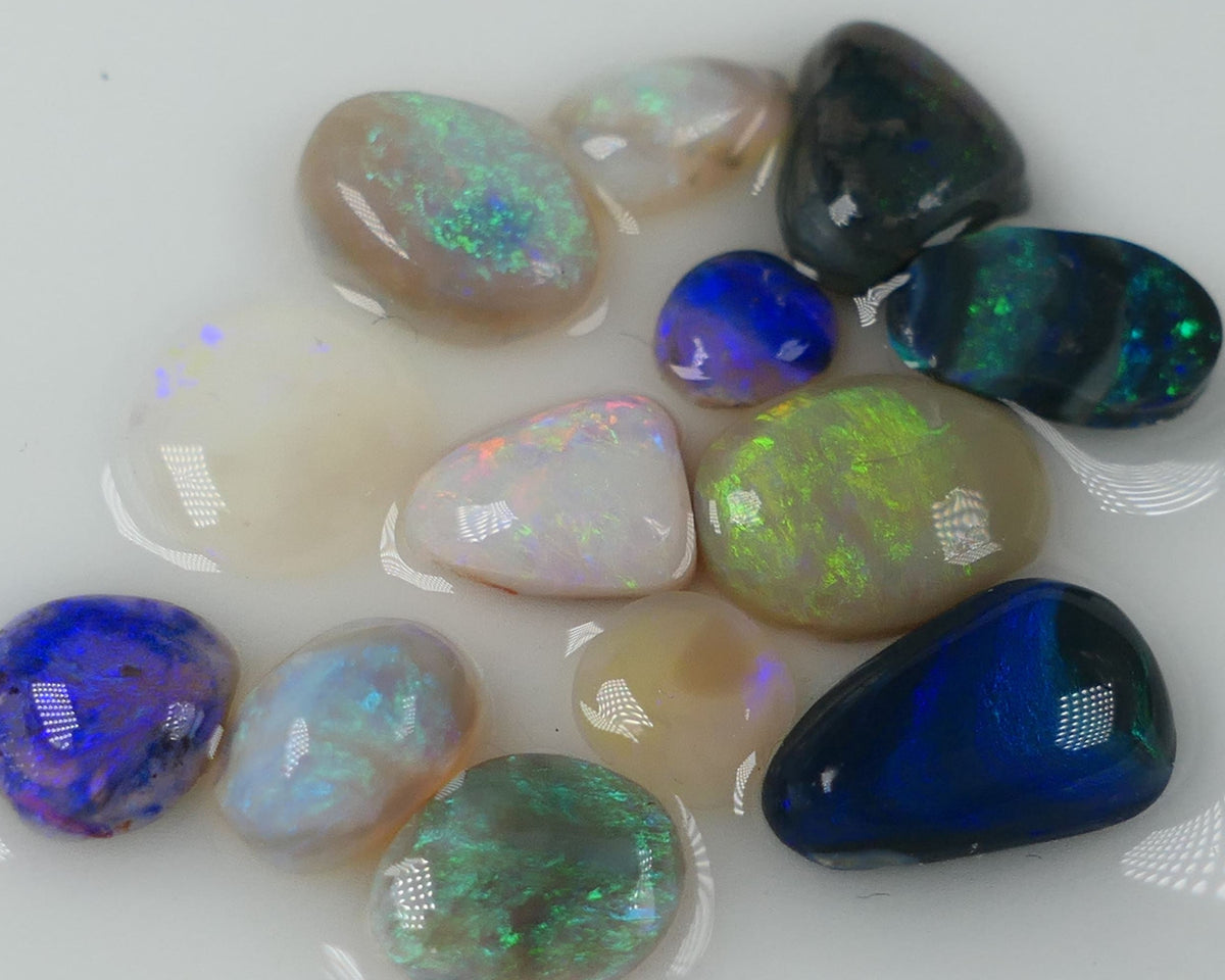 Lightning Ridge Rub Rough Preform Parcel 10cts Stunning Little Gems all the colours in this parcel 10x6x3mm to 5x5x2mm 0633