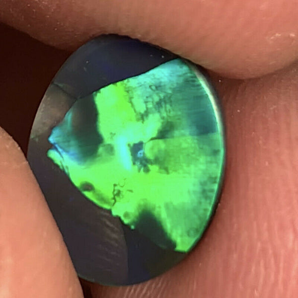 Australian Black Opal Gemstone 1.45cts N2 Body Tone B2 Brightness Angel Fish Pattern Green / Blue fires 12x9x2mm GEM895
