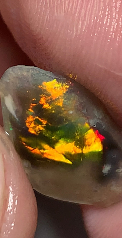 Australian Opal Gem Grade Single semi Black 2.4cts Rub/Rough Super bright Call 999 FIRE FIRE Broad flash pattern 18x12x1.5mm WSN29