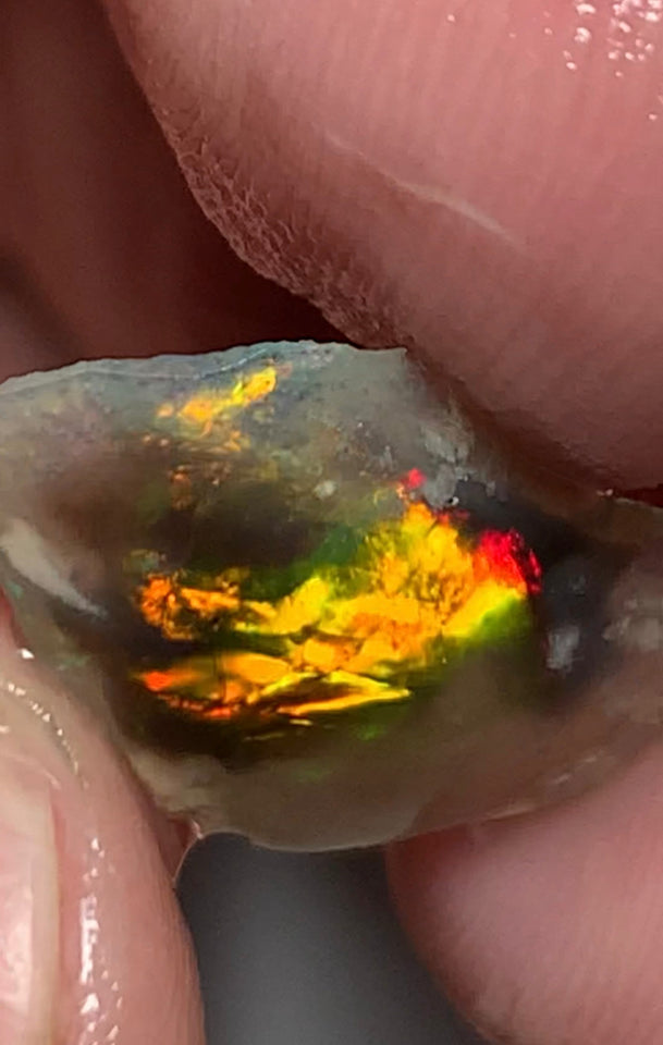 Australian Opal Gem Grade Single semi Black 2.4cts Rub/Rough Super bright Call 999 FIRE FIRE Broad flash pattern 18x12x1.5mm WSN29