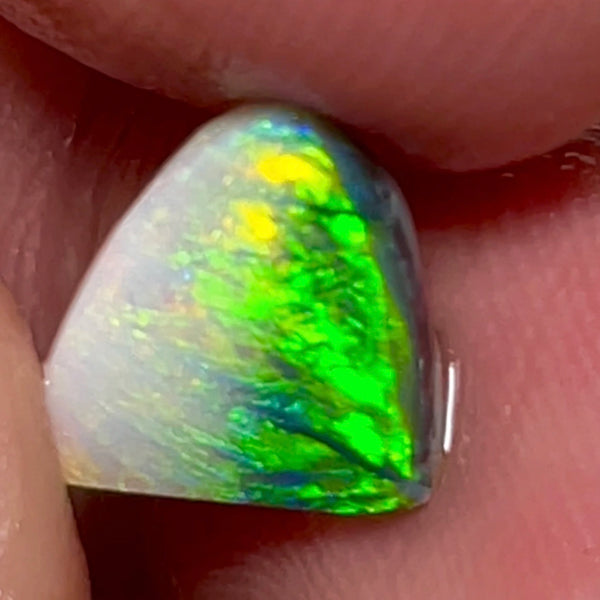 Lightning Ridge Opal Dark Crystal Rough Rub 1.95cts Stunning face with Bright Green dominant fires 10x9x2.5mm 1331