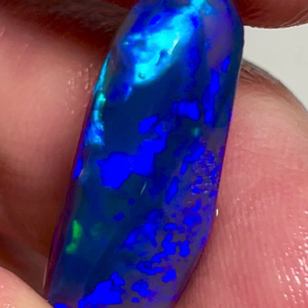 Lightning Ridge Black knobby opal rub/rough 11.25cts Loaded with gorgeous Blues with some green & Red flashes. Polish & Set  22.00x10.00x8.00mm NEW967