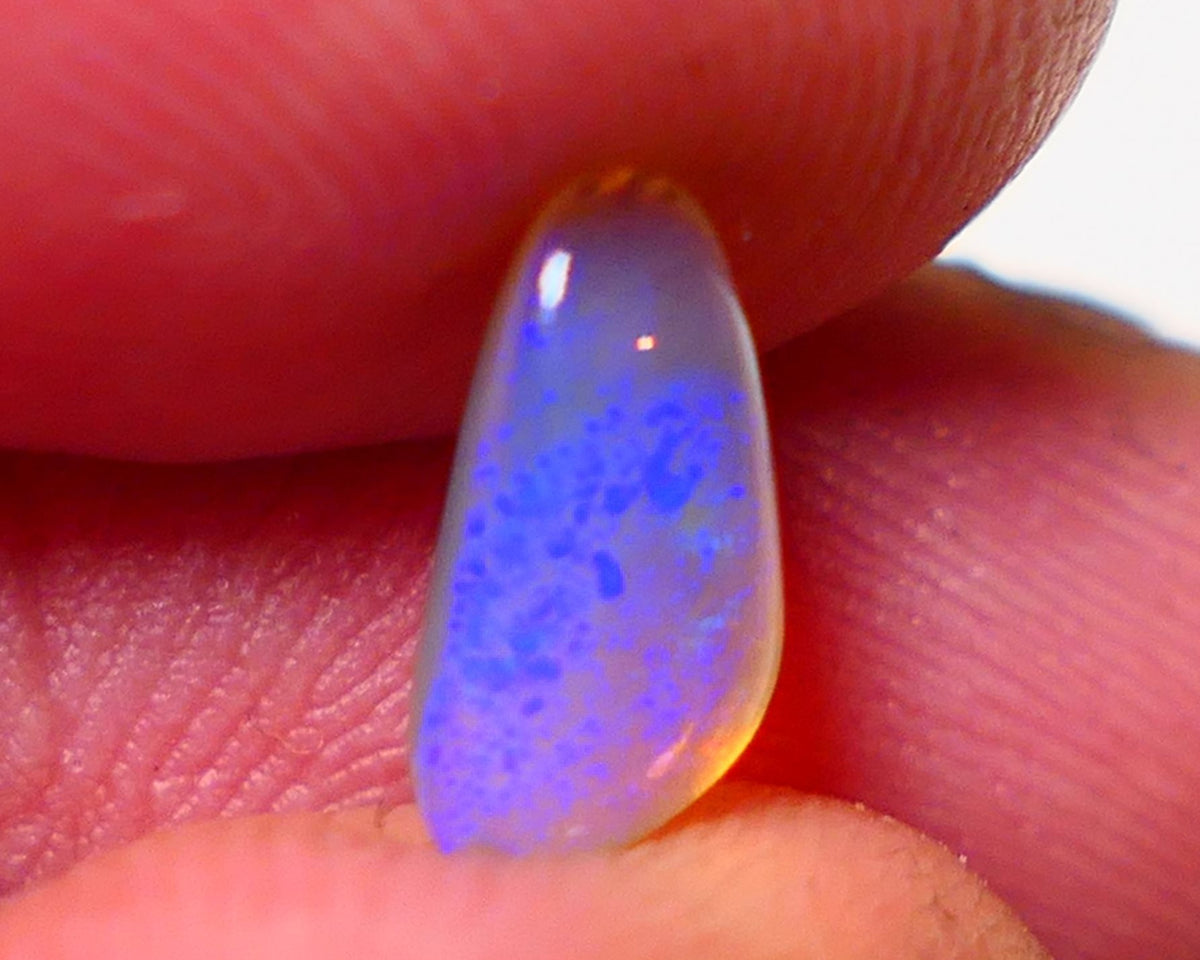 Lightning Ridge Crystal Opal Gemstone 1cts Jewellery Grade N7 Body Tone B3 Brightness  Stunning Blues 10x5x3mm 0653