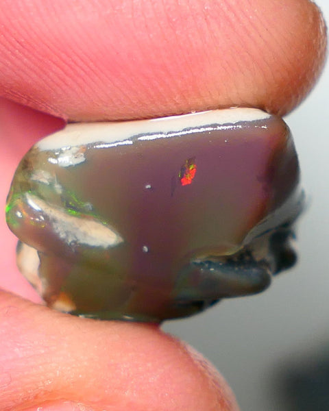 Lightning Ridge Rough Opal 20cts Nice sized Green dominant with red flashes on Dark Seam Gamble 19x18x12mm NS127