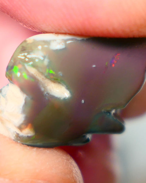 Lightning Ridge Rough Opal 20cts Nice sized Green dominant with red flashes on Dark Seam Gamble 19x18x12mm NS127