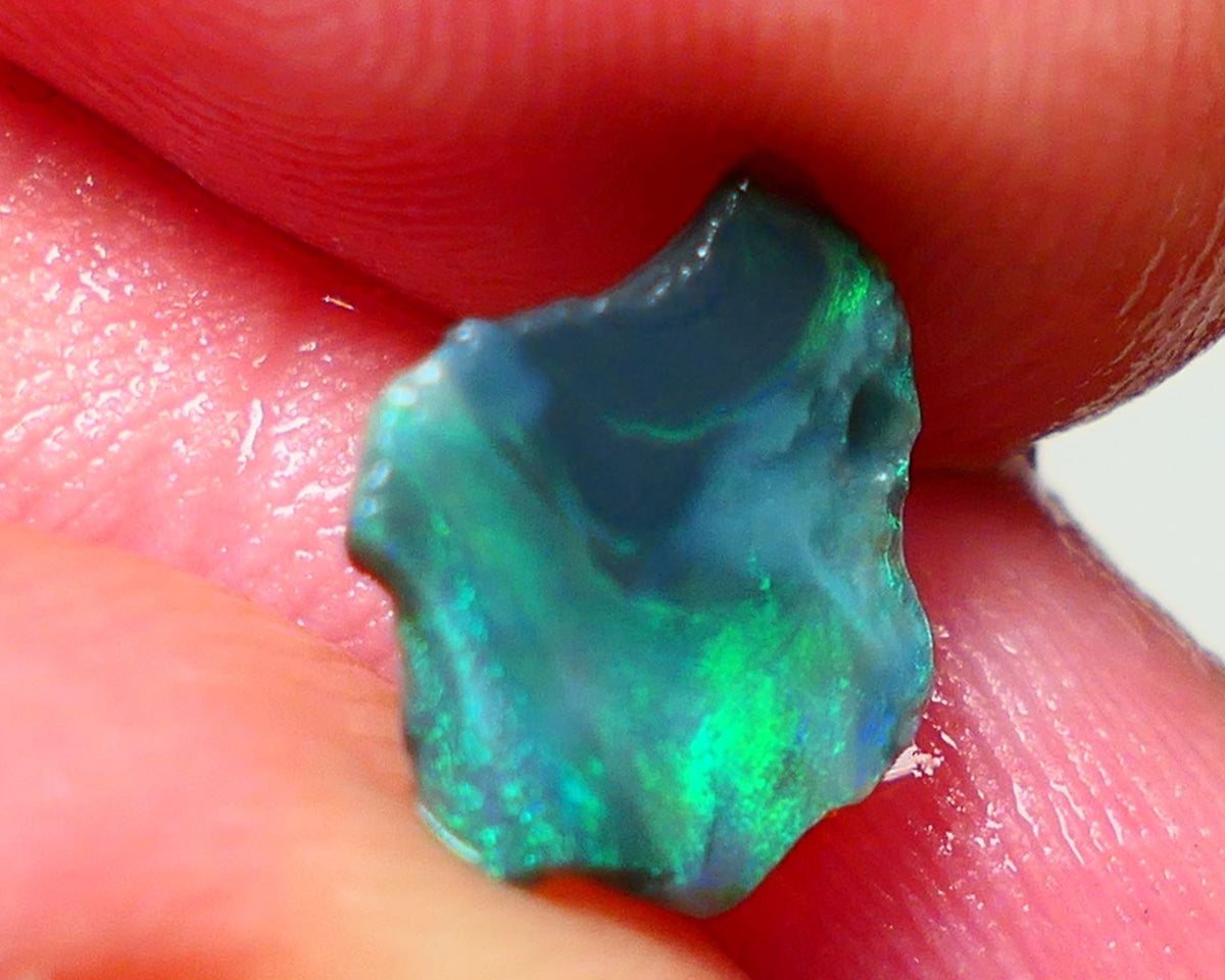 Mulga Rough Rub Opal 1.10cts Dark Base Seam Nice electric Green Dominant fires to Cut / carve & polish 12x9x1.5mm NS116