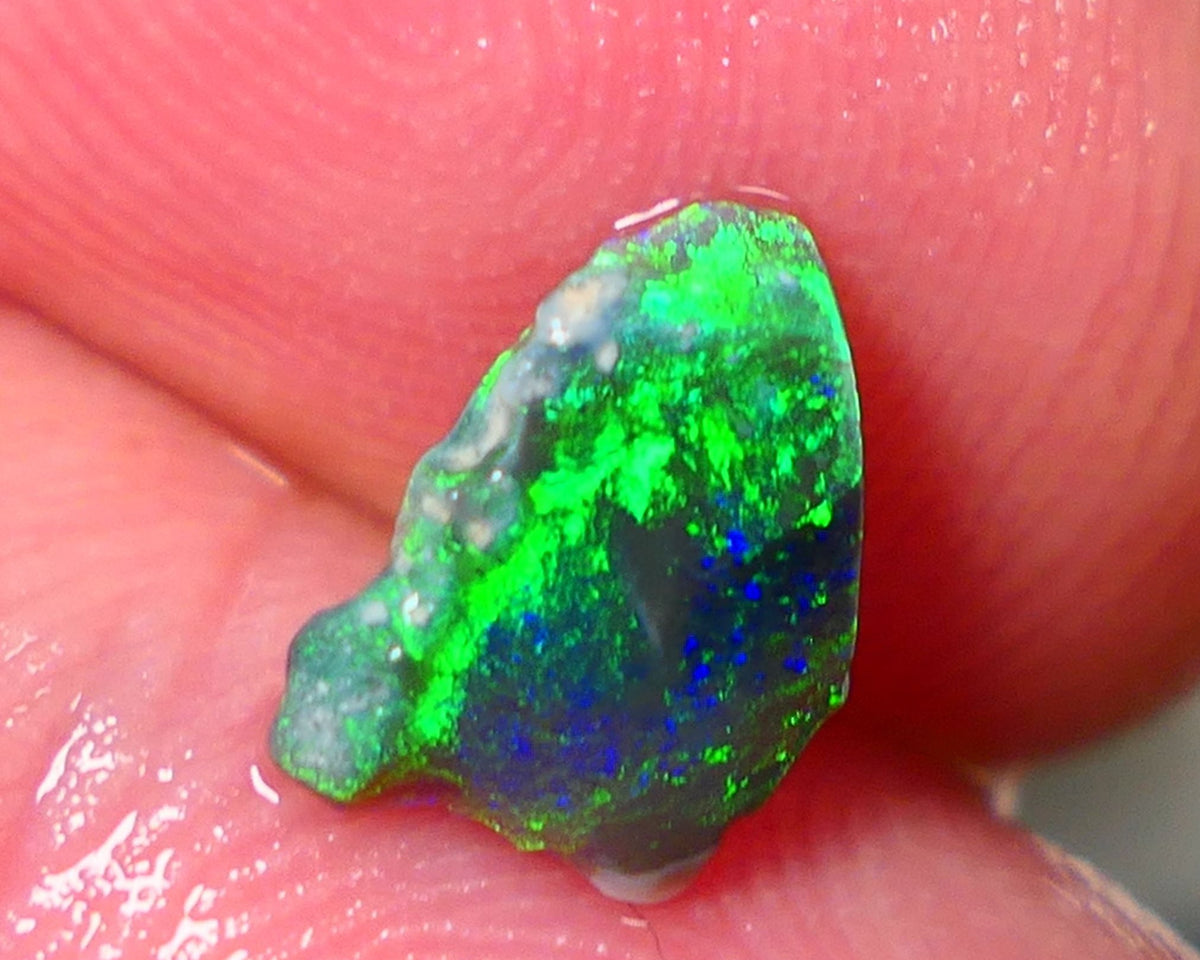 Mulga® Green/Blue dominant Multifires on Black Opal Rough Rub Miners Bench® 0.75cs Gorgeous face 10x6x2mm NS153