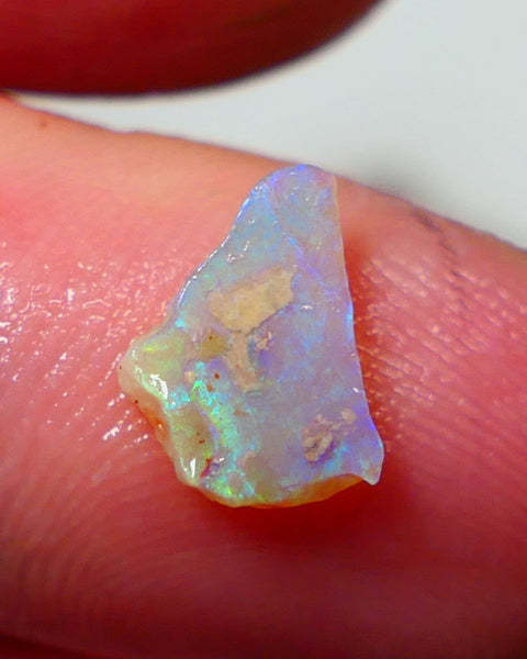 Lightning Ridge Rough Opal 0.90cts Crystal Seam showing Bright Green/Yellow/Blue Dominant colours 9x7x2.5mm NS320