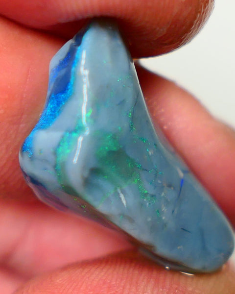 Lightning Ridge Rough Opal 17.00cts Dark Base Seam Bright  Gorgeous Green/Blue Bar 27x12x9mm NS347