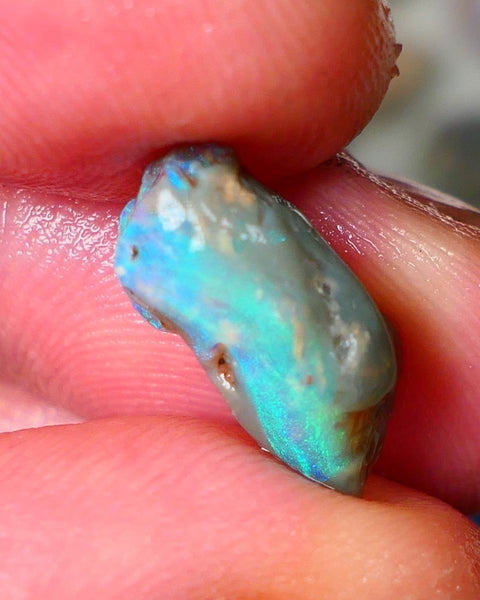 Lightning Ridge Dark Crystal base opal 3.70cts showing Blue/Green colours to gamble 16x7x6mm AUCTION28