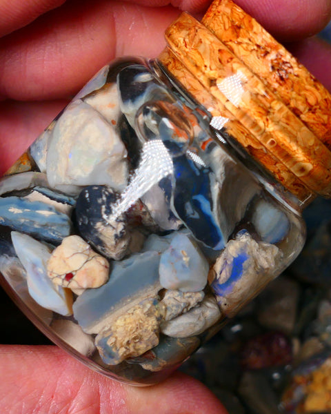 Lightning Ridge Rough Opal 250cts Mixed Potch with some bits of colour only 20mm to chip size range Auction16(jar1)