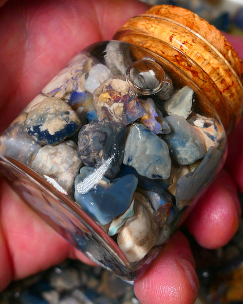 Lightning Ridge Rough Opal 250cts Mixed Potch with some bits of colour only 20mm to chip size range Auction16(jar1)