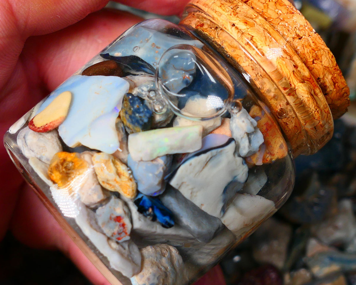 Lightning Ridge Rough Opal 250cts Mixed Potch with some bits of colour only 20mm to chip size range Auction17(jar2)