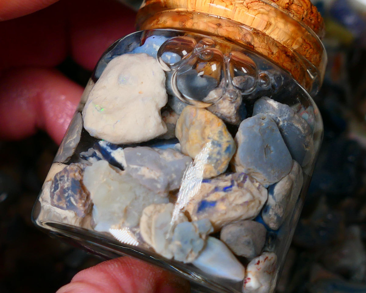 Lightning Ridge Rough Opal 250cts Mixed Potch with some bits of colour only 20mm to chip size range Auction17(jar2)