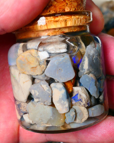 Lightning Ridge Rough Opal 250cts Mixed Potch with some bits of colour only 20mm to chip size range Auction17(jar2)