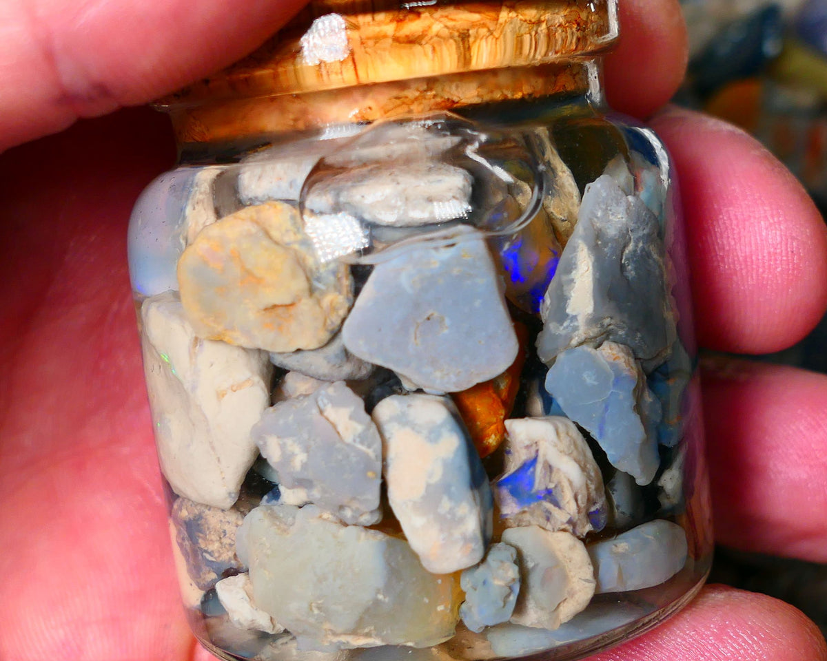 Lightning Ridge Rough Opal 250cts Mixed Potch with some bits of colour only 20mm to chip size range Auction17(jar2)