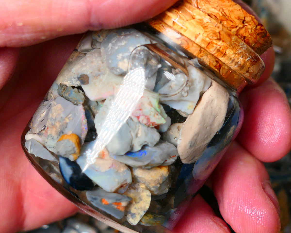 Lightning Ridge Rough Opal 250cts Mixed Potch with some bits of colour only 20mm to chip size range Auction18(jar3)