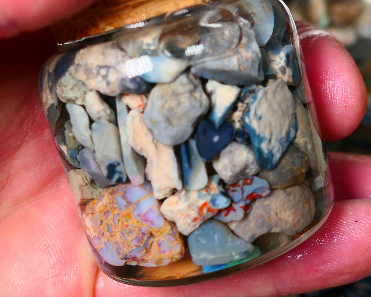 Lightning Ridge Rough Opal 250cts Mixed Potch with some bits of colour only 20mm to chip size range Auction19(jar4)