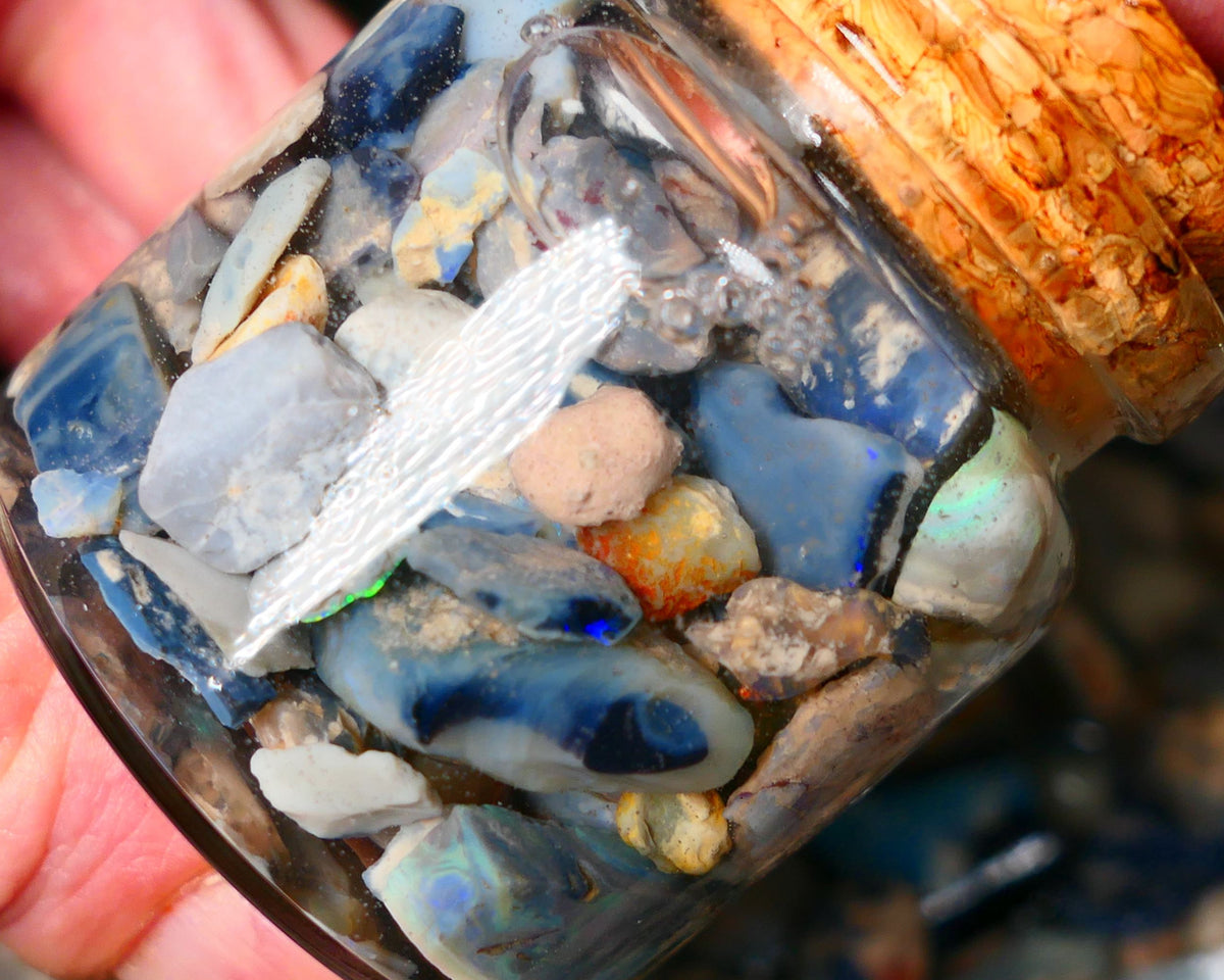 Lightning Ridge Rough Opal 250cts Mixed Potch with some bits of colour only 20mm to chip size range Auction20(jar5)