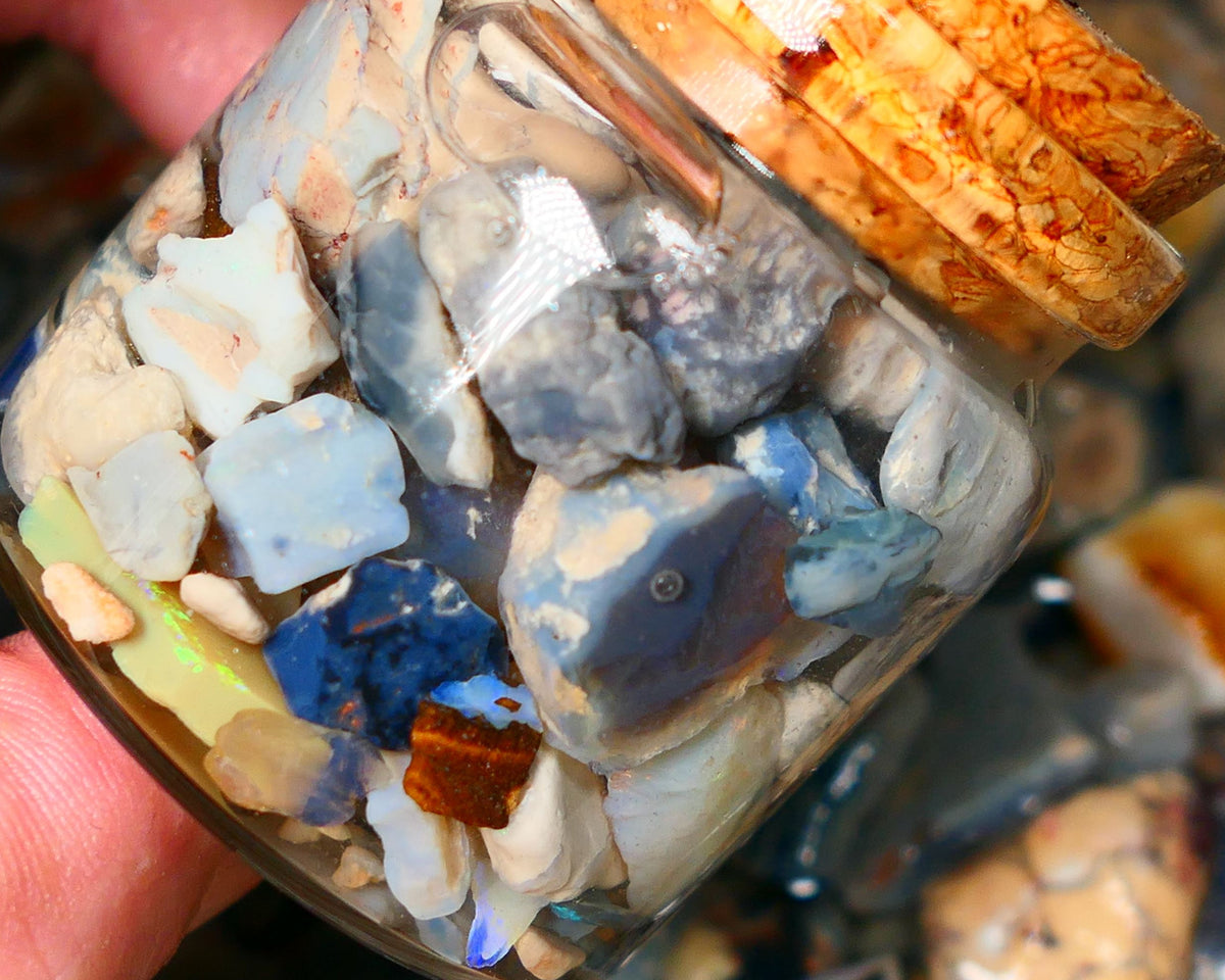 Lightning Ridge Rough Opal 250cts Mixed Potch with some bits of colour only 20mm to chip size range Auction31(jar7)