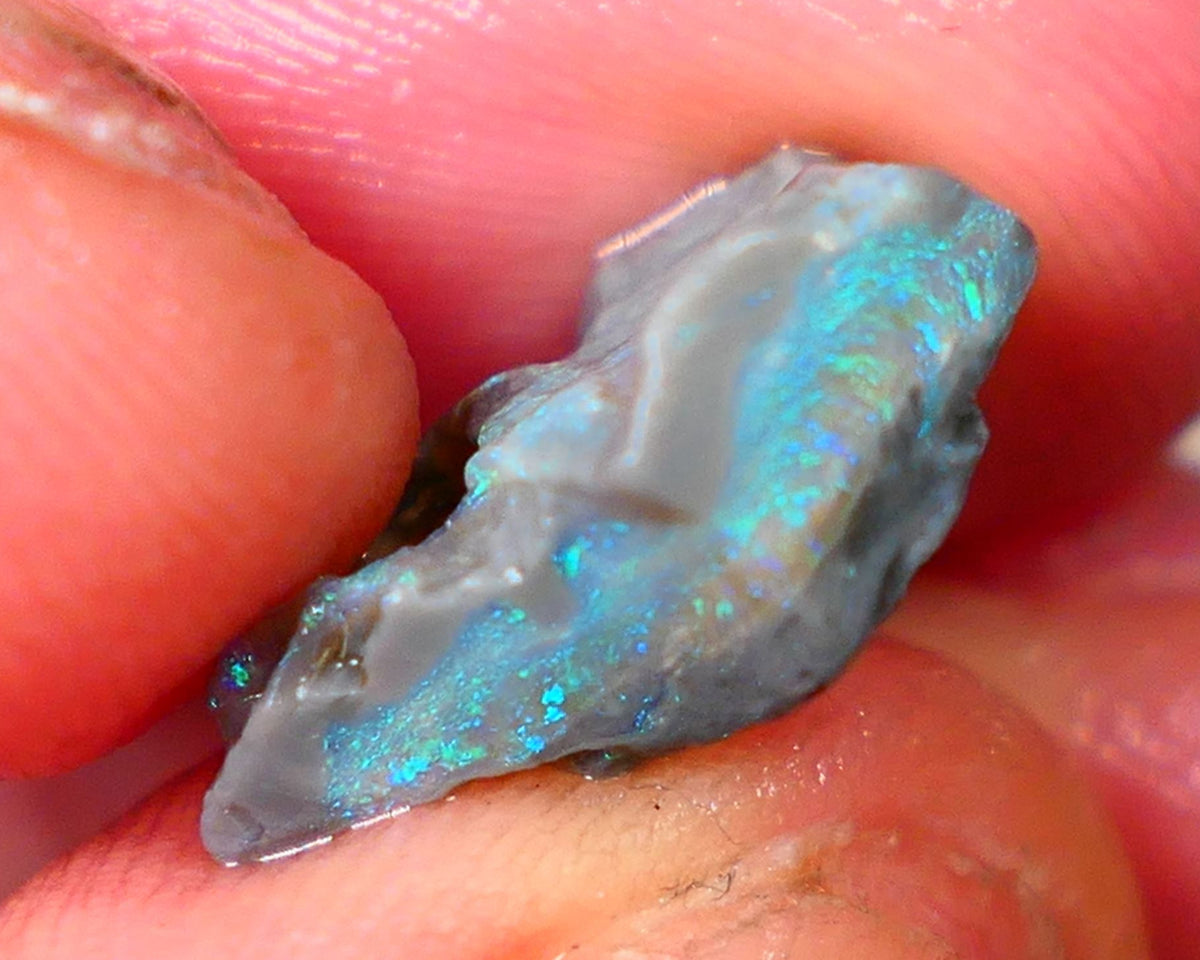 Bright & Colourful  L/Ridge Dark base Seam opal to cut 4.50cts  Light Green & Blue hues 16x11x6mm Auction48