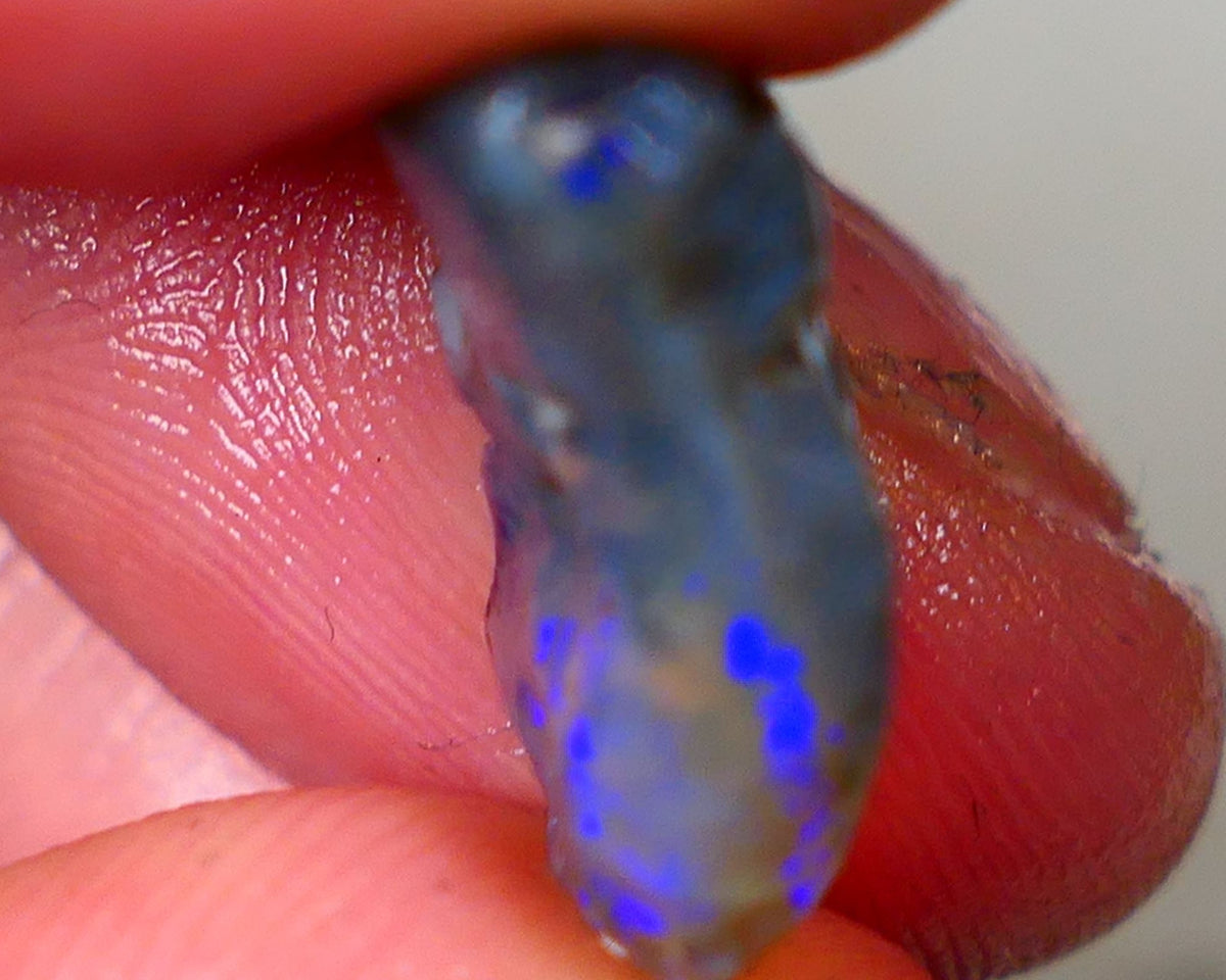 Bright & Colourful untouched knobby dark base 6.40cts L/Ridge Bright Vibrant Blues colours to cut 18x10x6mm Auciton47