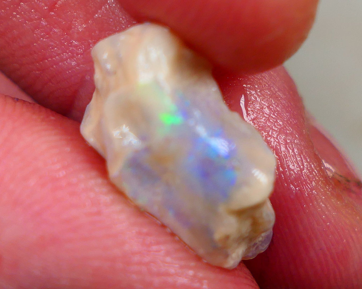 Light opal formation rough L/Ridge 5.50cts Sold as gamble showing some blue/green flashes of fires 17x9x6mm Auction165