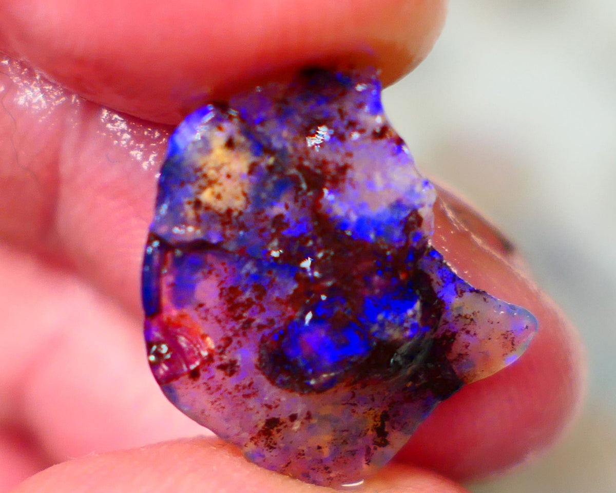 Mintabie Dark Crystal Seam opal rough 5.60cts Bright gorgeous Royal Blue fires showing asking to be explored 18x15x5mm Auction189