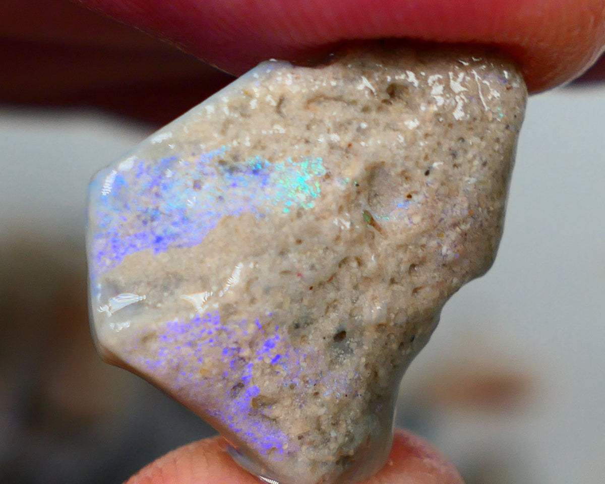 Mintabie Dark base seam opal rough 8.75cts Showing Bright blues throughout 21x18x5mm Auction194