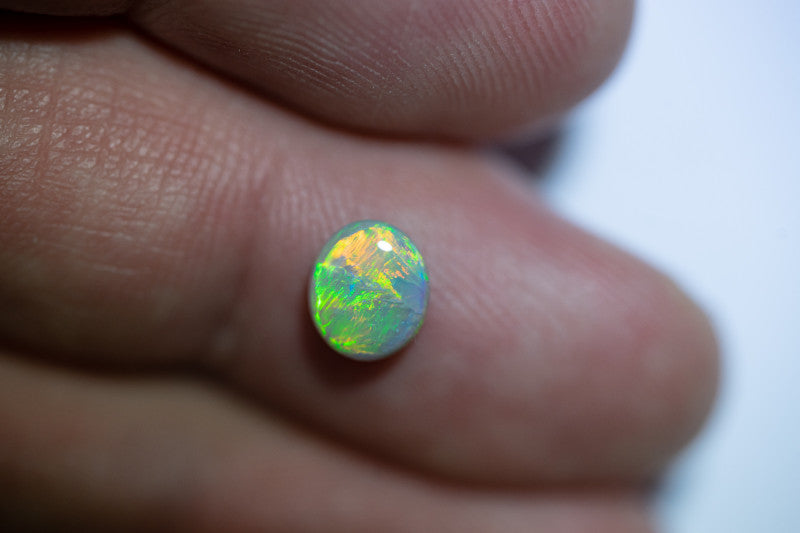 Crystal Opal Gemstone 0.95cts N7 Body Tone B2 Brightness  Broadflash & Brush Stroke pattern with TOP Multi colour fires WSA041021C