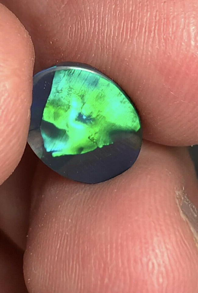 Australian Black Opal Gemstone 1.45cts N2 Body Tone B2 Brightness Angel Fish Pattern Green / Blue fires 12x9x2mm  GEM895
