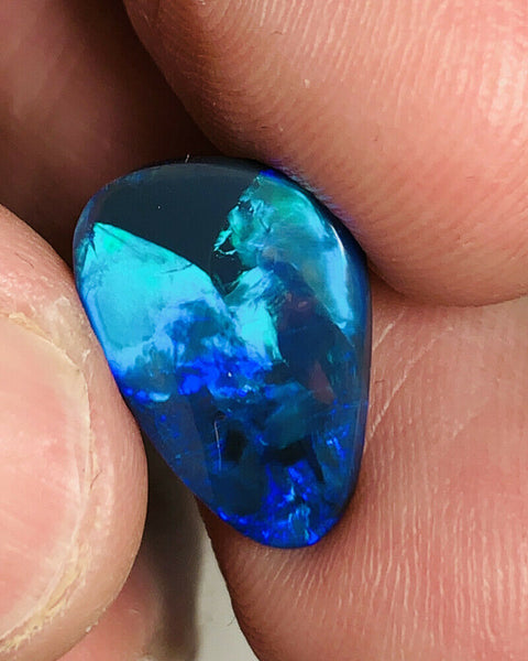 Australian Black Opal Gemstone 3.9cts N2 Body Tone B2 Brightness Broadflash Pattern Green / Blue fires 16x12x2mm  GEM1204