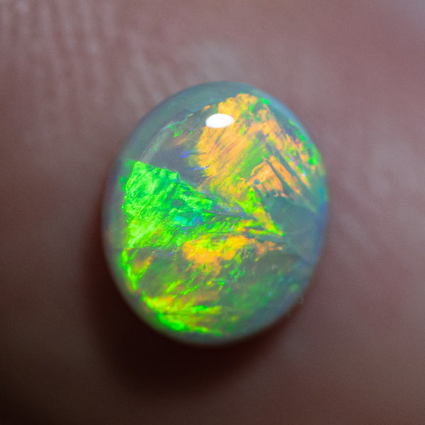 Crystal Opal Gemstone 0.95cts N7 Body Tone B2 Brightness  Broadflash & Brush Stroke pattern with TOP Multi colour fires WSA041021C