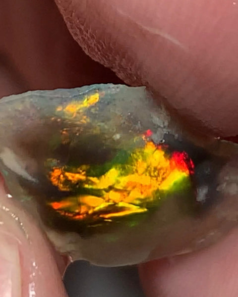 Australian Opal Gem Grade Single semi Black 2.4cts Rub/Rough Super bright Call 999 FIRE FIRE Broad flash pattern 18x12x1.5mm WSN29